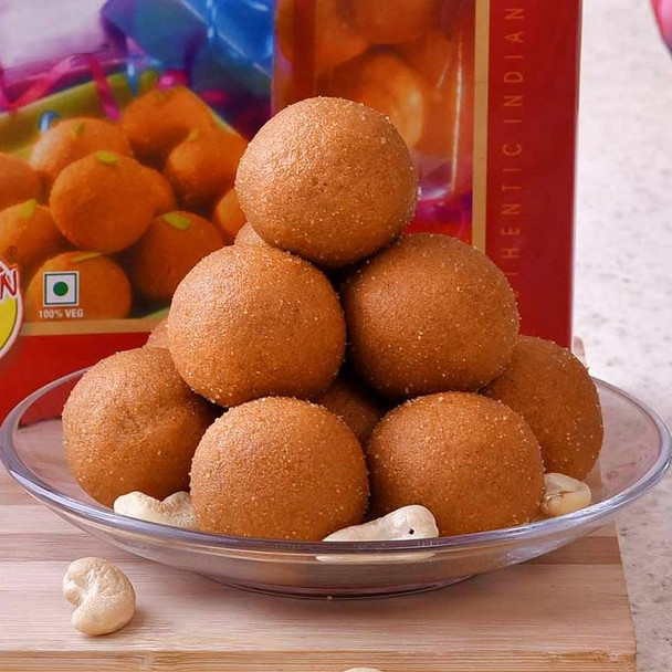 Besan Laddu & Snicker Rakhi Hamper