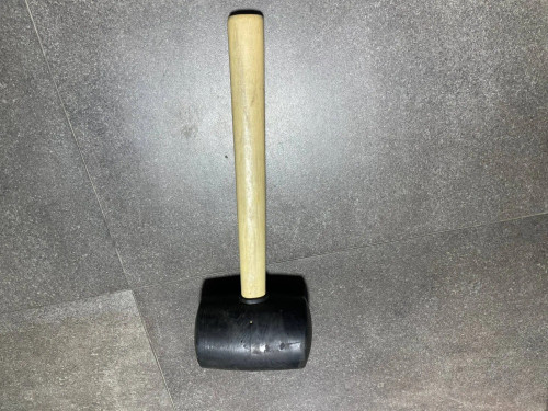 1kG RUBBER MALLET HAMMER-BLACK HEAD WITH WOODEN HANDLE