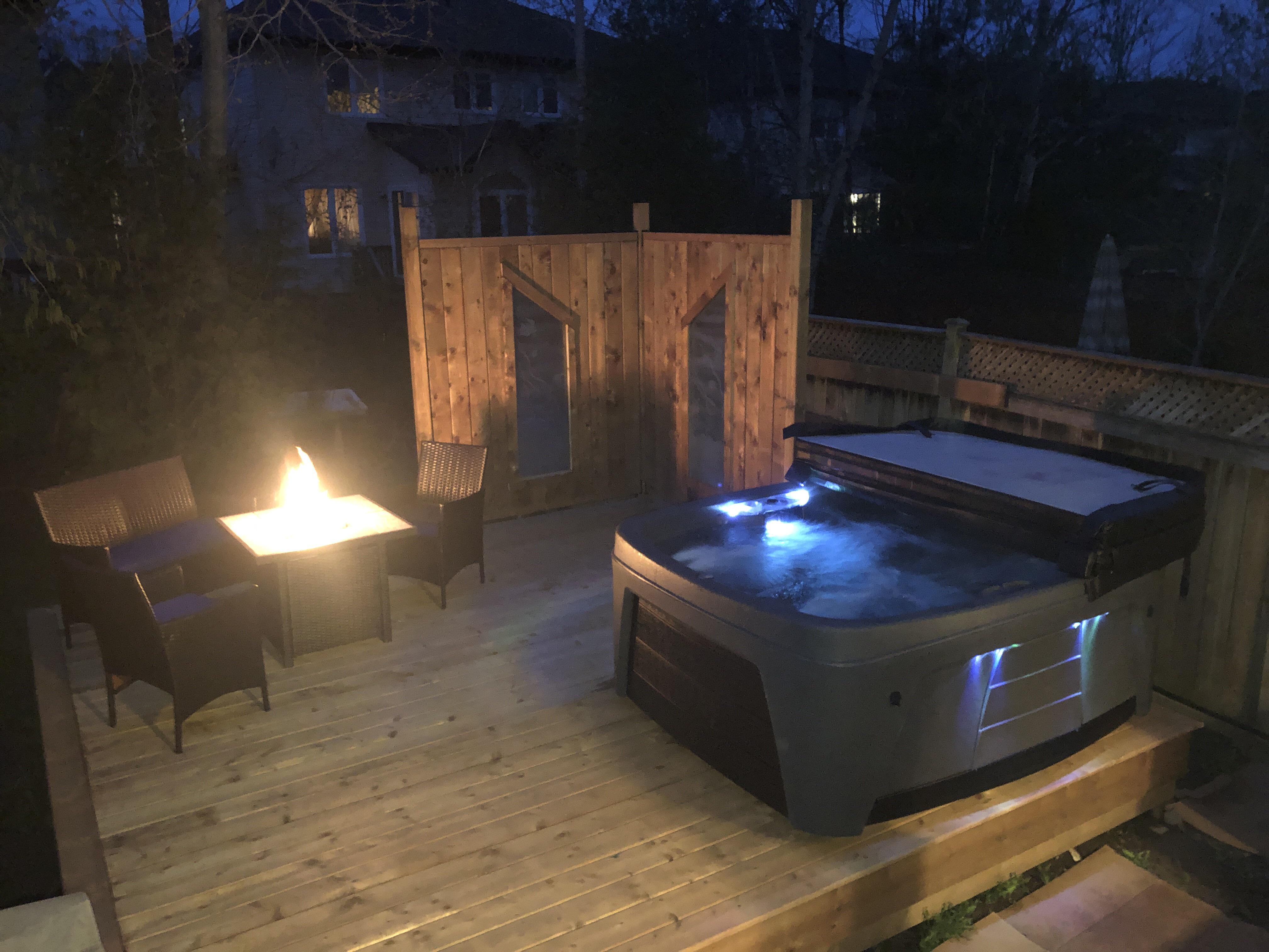 Storm Hot Tub Spa 6 x 7 (seats 5 , 1 pump ) plug and play 120 v or 240