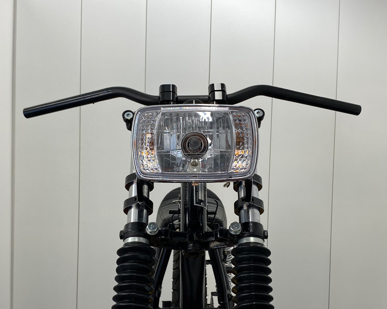 Motorcycle Headlight with Integrated Indicators for Honda CB 125