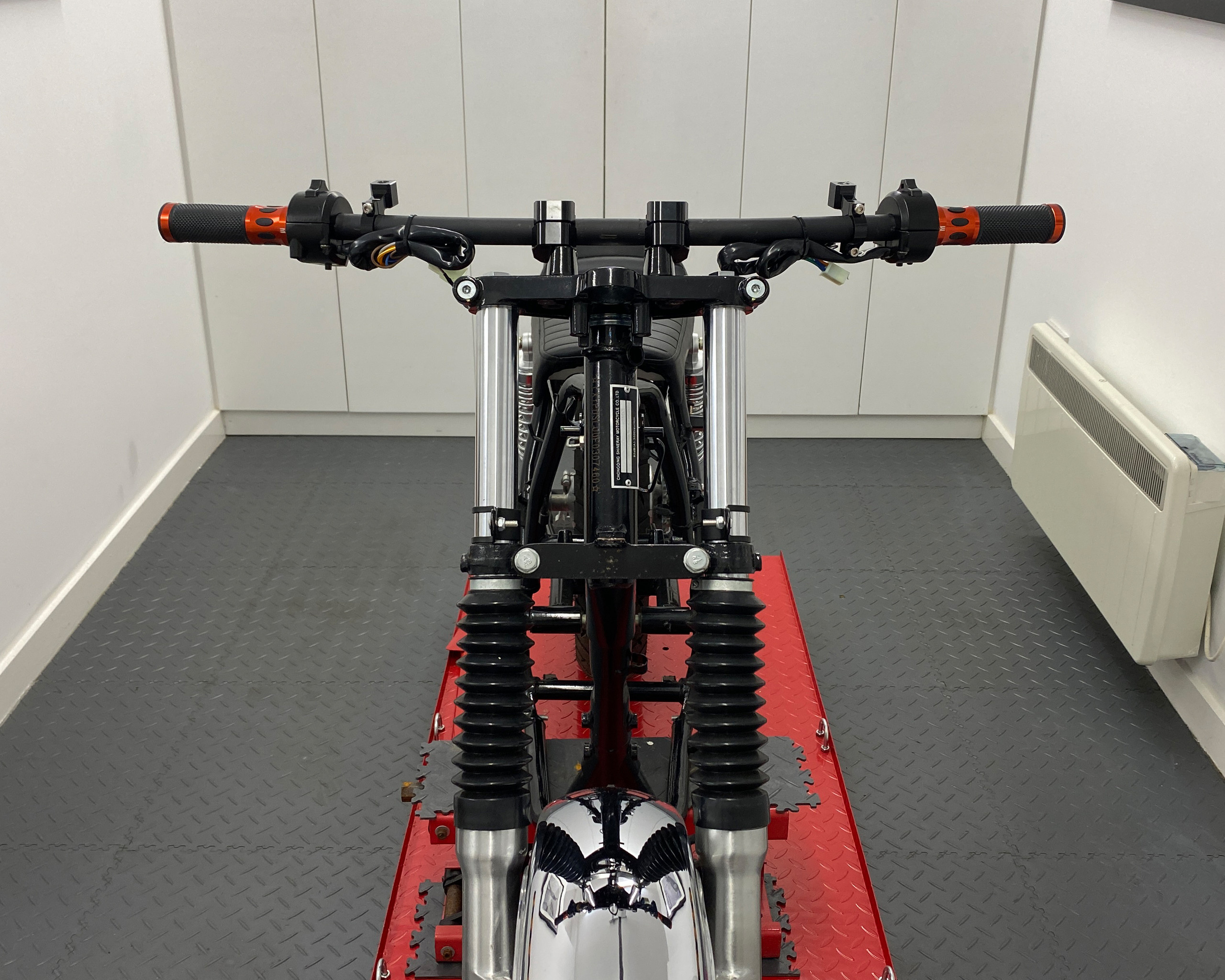 15 Pack Champagne - A38 46 X 30mm Anodised Aluminium Non Slip Rubber Stair Nosing With Black Rubber 0 9m~5056691367620 01c Mp