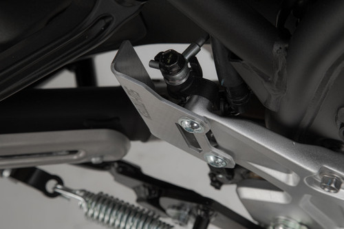 Brake cylinder guard Silver. Yamaha Ténéré 700 models (19-).