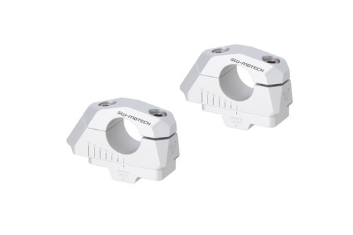 Variable bar back Ø 28 mm handlebars with offset. Silver. BMW F 850 GS/Adv (17-), F 900 GS (23-). Variable bar back Ø 28 mm handlebars with offset. Silver. BMW F 850 GS/Adv (17-), F 900 GS (23-).