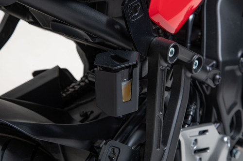 Brake fluid reservoir guard Black. Yamaha Tracer 9 / GT (20-) / GT+ (22-).