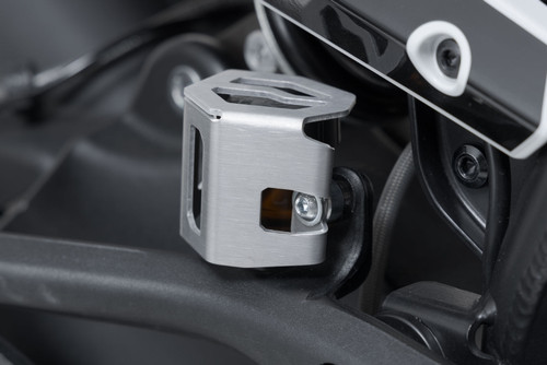 Brake fluid reservoir guard Silver. BMW / Ducati / KTM / Husqvarna models. Brake fluid reservoir guard Silver. BMW / Ducati / KTM / Husqvarna models.
