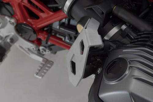 Injector cover set Silver. BMW models.