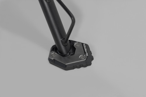 Extension for side stand foot Black/silver. CFMoto 800MT (21-). Extension for side stand foot Black/silver. CFMoto 800MT (21-).