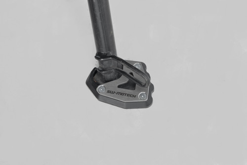 Extension for side stand foot Black/Silver. Triumph Trident 660 (21-). Extension for side stand foot Black/Silver. Triumph Trident 660 (21-).