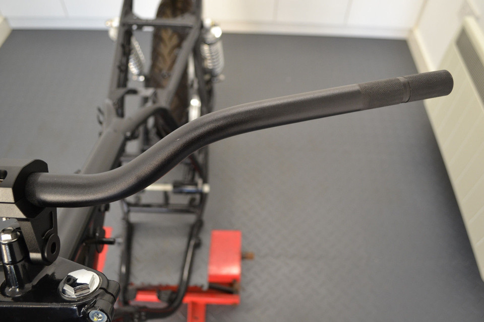 Motorrad Lenker Fat Bars Silber Konisch 28 Mm Scrambler Streetfighter Brat