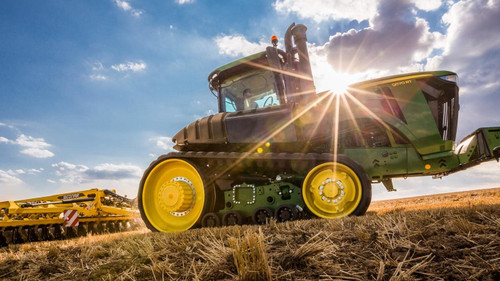 https://www.deere.com/assets/images/region-4/products/tractors/4-wheel-drive-tractors/4wd/9570rt/9570rt_r2c012962_large_4a74b499fced0fe41fb28db9004cc3070f0bce44.jpg