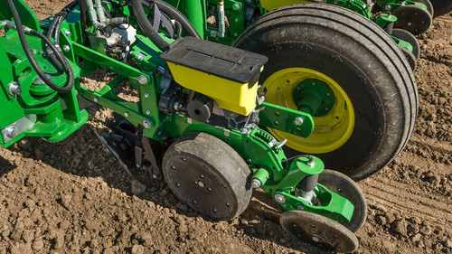 https://www.deere.com/assets/images/region-4/products/planting-equipment/row-units/max-emerge-5e/r4g023182_rrd_1366x768_large_1f2ad974967051ce914b73561c2fdb2fcd003bce.jpg