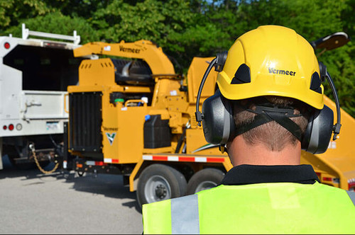 https://www.vermeer.com/getmedia/e633d47a-c708-4eec-b241-176274e7b581/bc2100xl-tier-4-final-brush-chipper?width=670&height=445&ext=.jpg