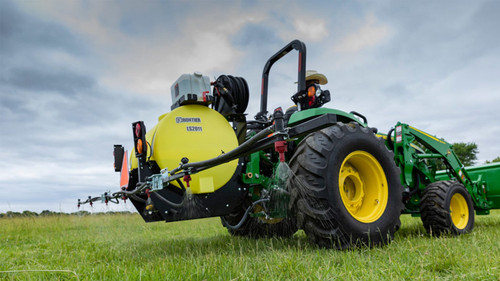 https://www.deere.com/assets/images/region-4/products/frontier-implements/landscaping-equipment/liquid-sprayers/ls20-series/ls2011_liquid_sprayer_correct_image_number_r4f112155_1024x576_large_da4eaecfe6e569d67fd0d5b39e020f3528863bbf.jpg