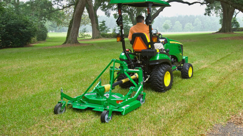 https://www.deere.com/assets/images/region-4/products/frontier-implements/grooming-mowers/gm10e/gm10e_series_frontier_grooming_mowers_field_r4b003250_large_8952d1436a233b1a4c621711a901e7ac8b0bbe14.jpg