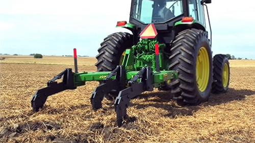 https://www.deere.com/assets/images/region-4/products/tillage/primary-tillage/913-v-ripper/913_v_ripper_0064757_large_d153a1c3191cb7e353e8549d93e6f70375d7dfd6.jpg
