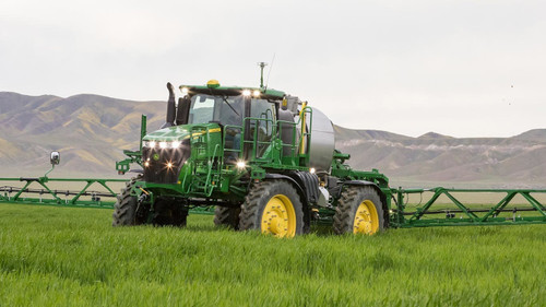 https://www.deere.com/assets/images/region-4/products/application-equipment/r4060-2019/r4060_sprayer_r4f058693_large_24d1fa294dc0afdf6629a5106a59877ebdc43d59.jpg