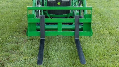 https://www.deere.com/assets/images/region-4/products/frontier-implements/hay-forage/handling/pallet-forks/ap10f/ap10f_frontier_pallet_fork_fixed_tines_r4d100273_1024x576_large_dd54ae9f7725447d8791114b8dca6cd67e8b60d9.jpg