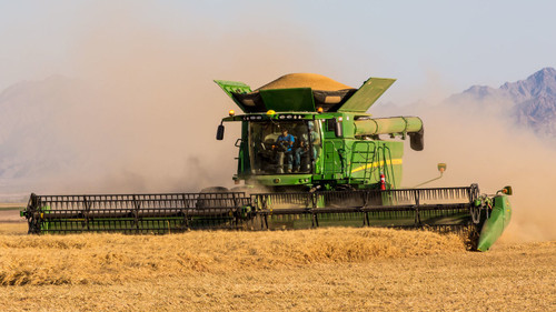 https://www.deere.com/assets/images/region-4/products/draper-platforms/740d/740d_draper_platform_r4d080426_large_0a15ac0b389dcddc3b8f63c8970126276a19e470.jpg