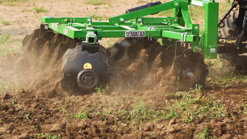 https://www.deere.com/assets/images/region-4/products/frontier-implements/tillage/disk-harrows/dh10/dh10_P002G3F81868_1366x768_large_93a9c112bb82e222dd112fbfdb5f22f6d490af0b.jpg