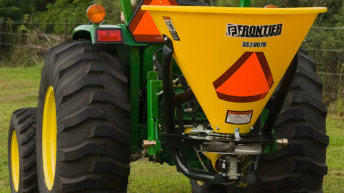 https://www.deere.com/assets/images/region-4/products/frontier-implements/seeding-equipment/broadcast-spreaders/ss20b/479245_ss20b_series_broadcast_spreaders_1366x768_large_d8991039c9cef491c5c96e331815a23f185914b6.jpg