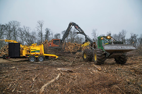 https://www.vermeer.com/getmedia/a5ede47c-207a-4d5c-955e-9f14879faf03/wc2500xl-whole-tree-chipper-on-jobsite?width=670&height=445&ext=.jpg