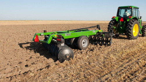 https://www.deere.com/assets/images/region-4/products/frontier-implements/tillage/drawnoffset-disks/dh52/dh52_series_frontier_drawnoffset_disks_field_r4d000426_large_f9a8df3fc3a8f86134d6cd804c5d5ea82e5e8359.jpg