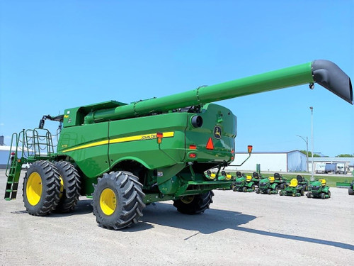 https://api.rdoequipment.com/api/EquipmentImage?imgID=14990060&filename=3_X901503-exterior---03.jpg