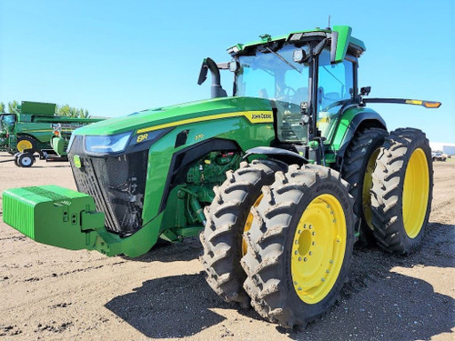https://api.rdoequipment.com/api/EquipmentImage?imgID=15521597&filename=1_1RW8370DVNC208353---01.jpg