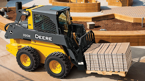 https://www.deere.com/assets/images/common/industries/construction/pallet_forks_large_1366x768_R4A031710_RRD_2_RGB_72dpi.jpg