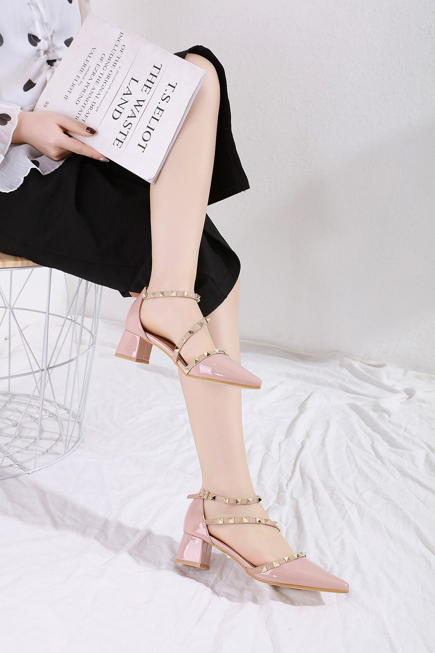 closed toe blush heels