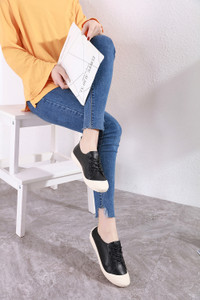 Amara Black Sneakers