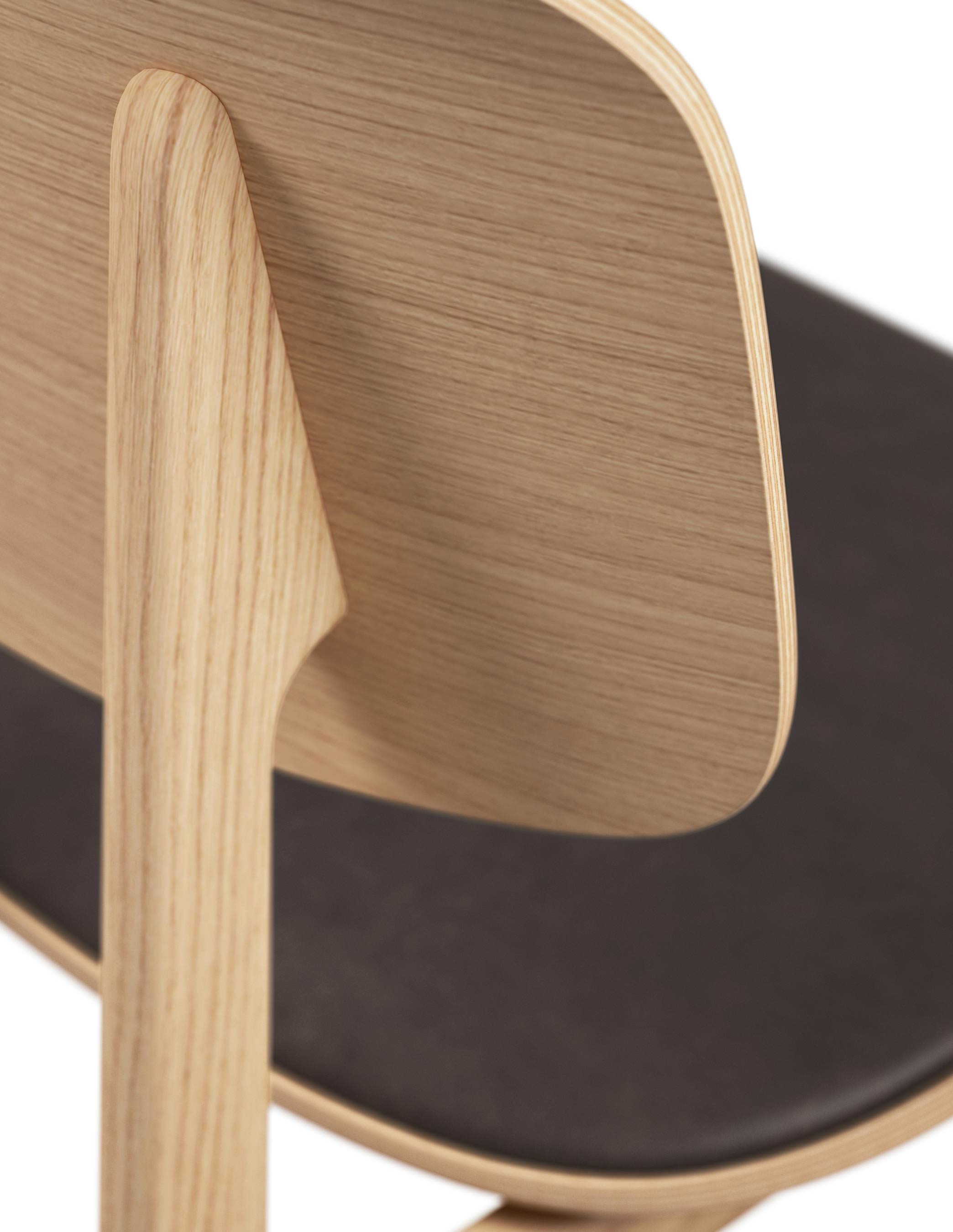 Norr11 NY11 Dining Chair Natural Oak - Dunes (Vintage) Leather Dark Brown - Closeup