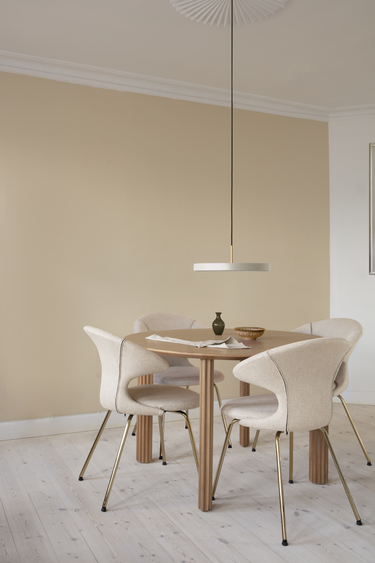 Umage Comfort Circle Table Rippled Oak Dining