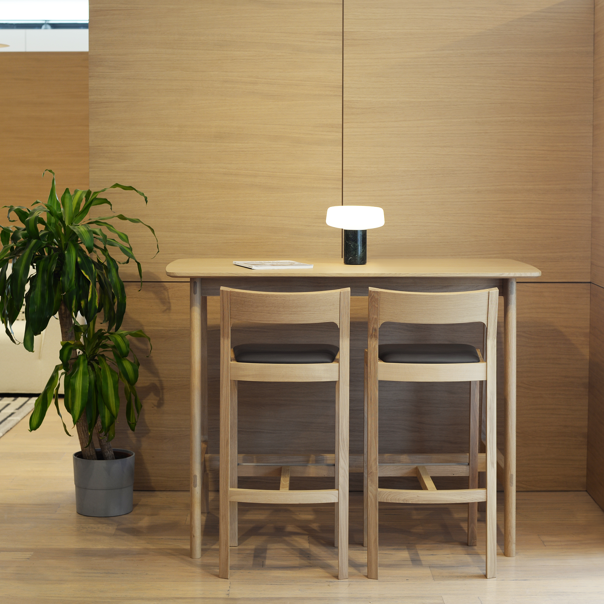 Case Dulwich Bar Table Lounge Area