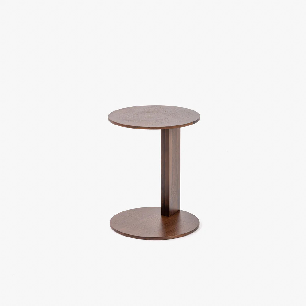 Case Overhang Round Table
