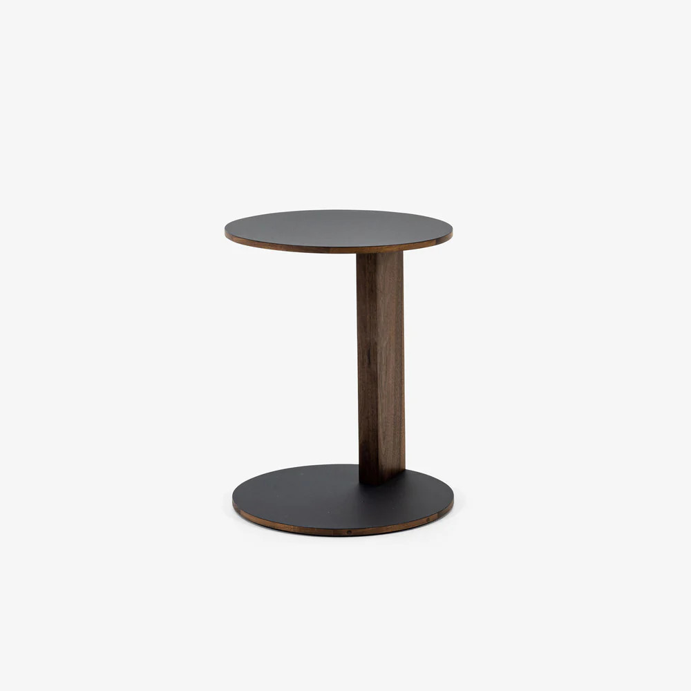 Case Overhang Round Table