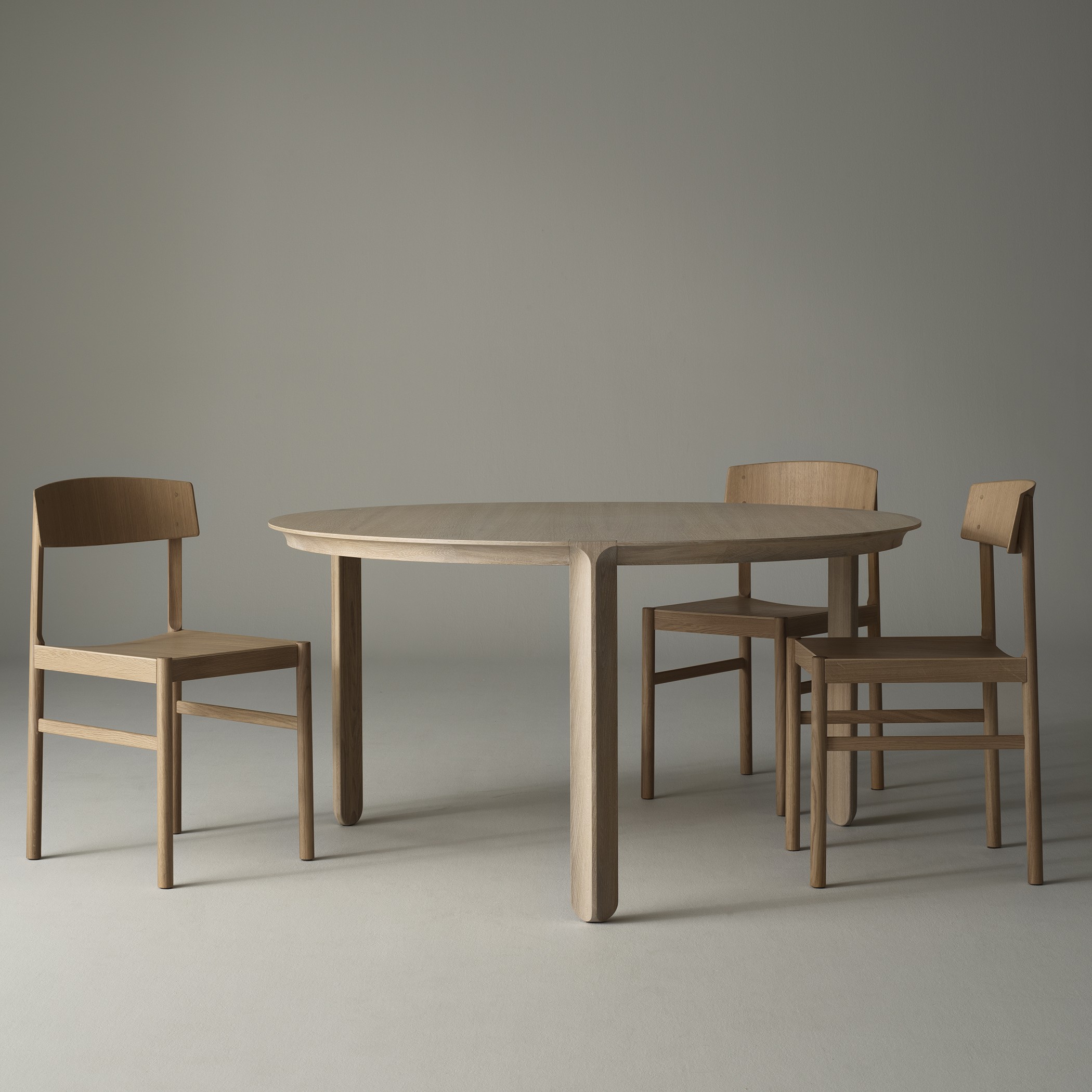 Mavis Amor Round Dining Table