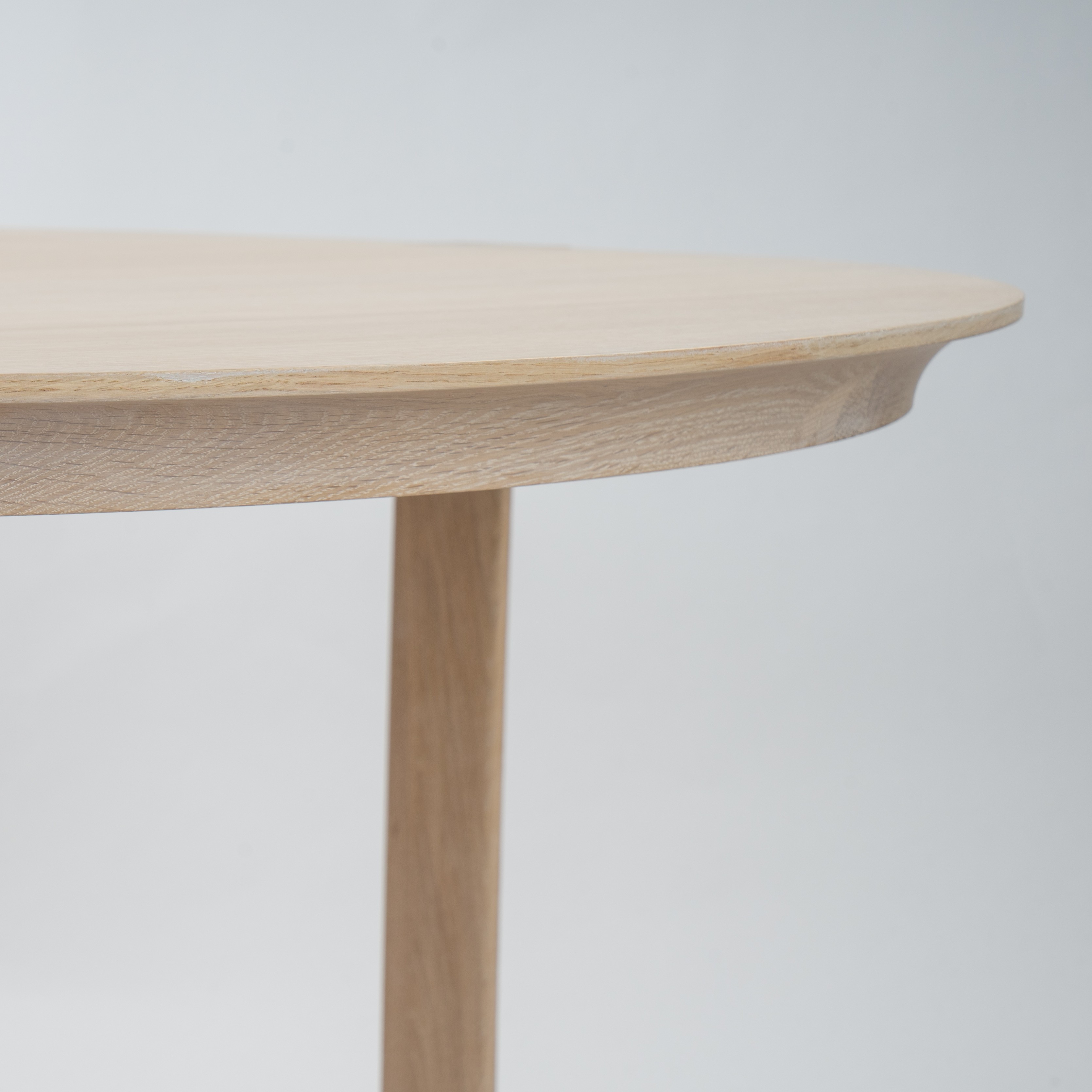 Mavis Amor Round Dining Table