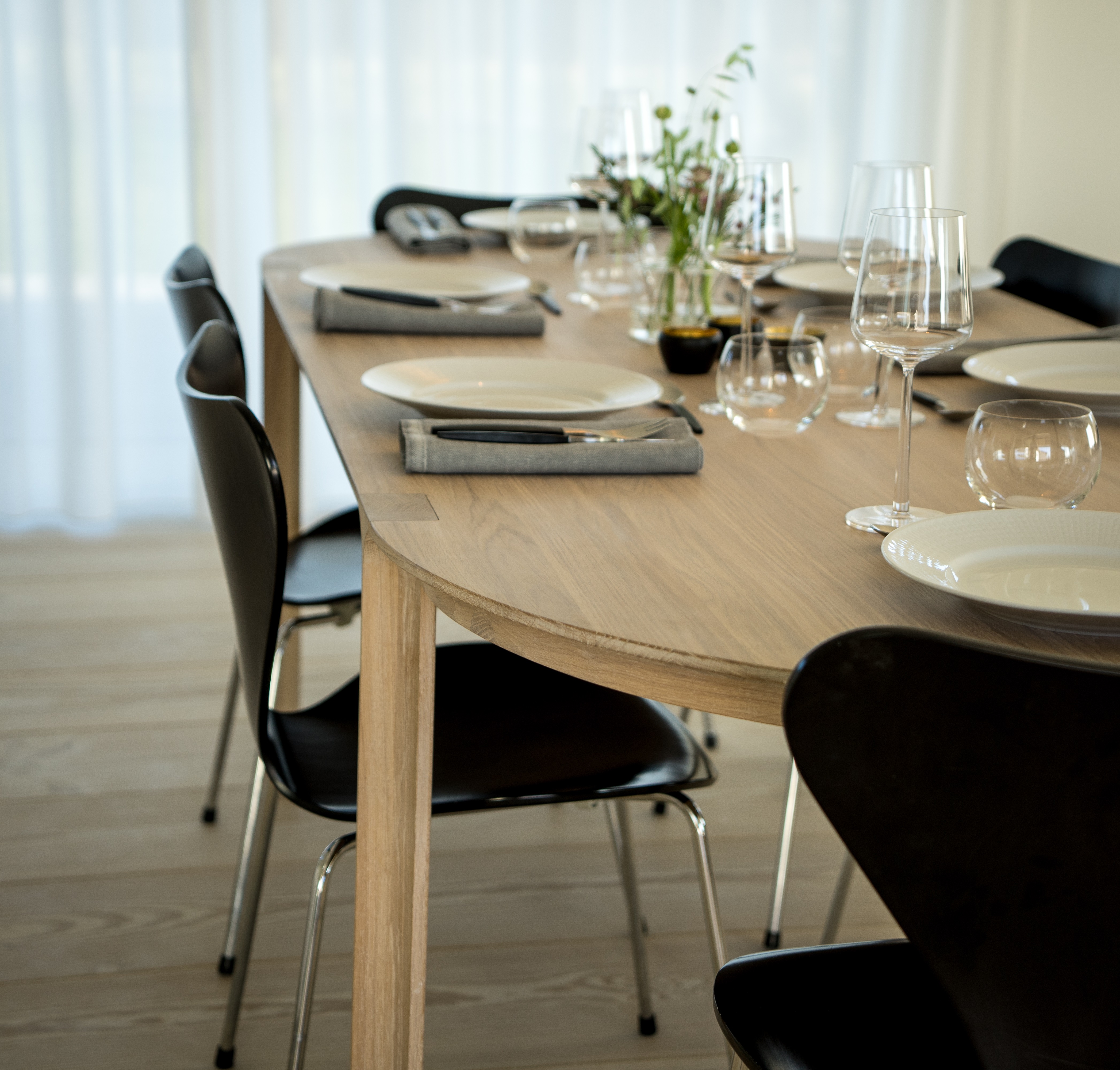 Mavis Amor Oval Dining Table