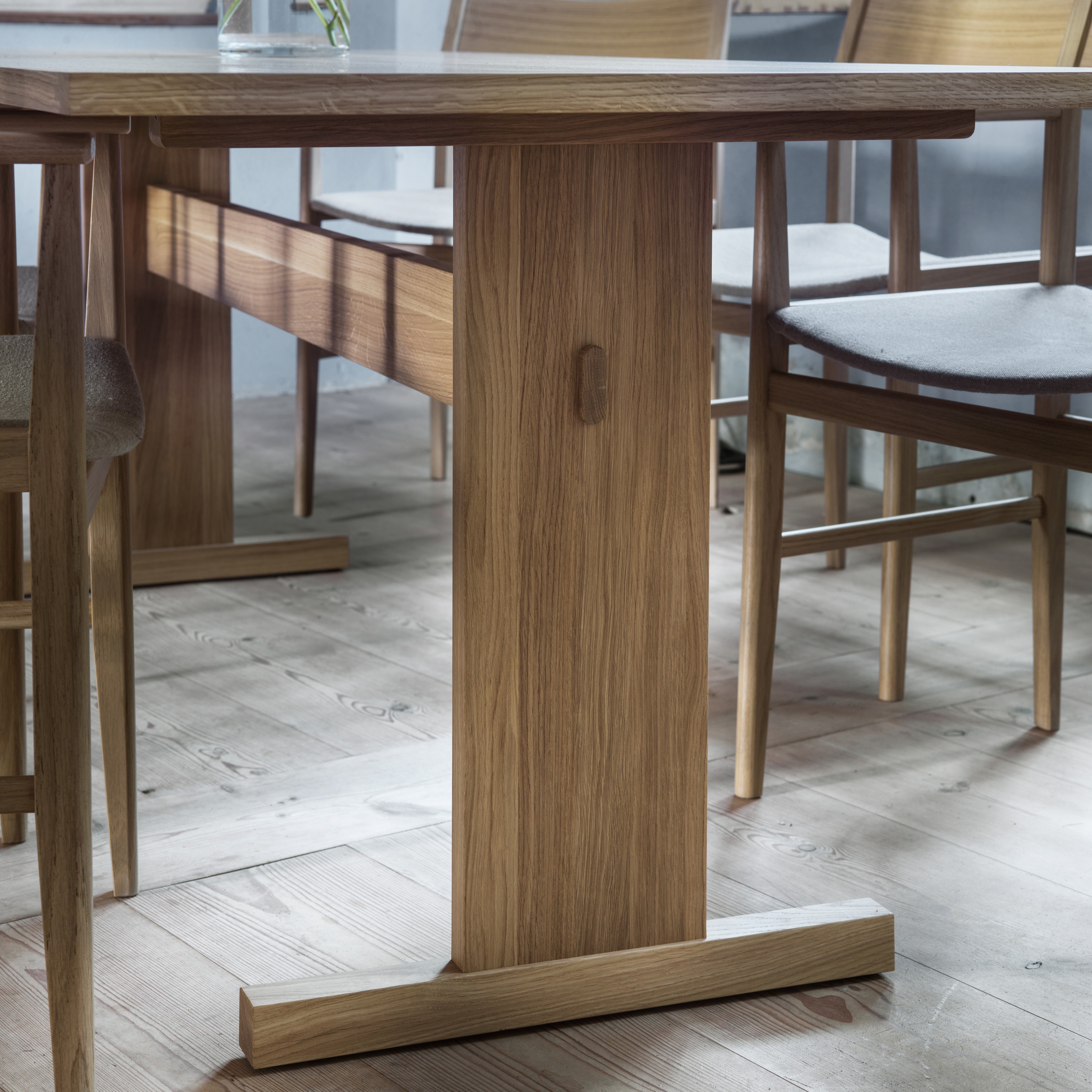Mavis Arv Dining Table