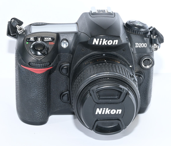 Nikon D200 ボディ+ AF-S DX 18-55m #819 Nikon D200 ボディ+ AF-S 【