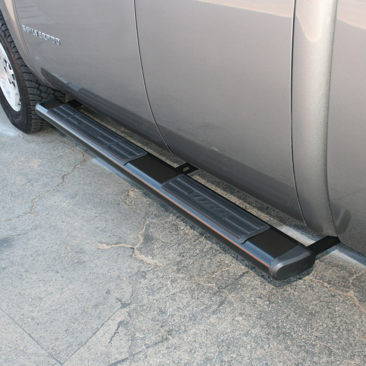 6" Oval Side Steps, Black | (07-19) Silverado 1500, (07-18) Sierra 1500, (07-19) Sierra 2500HD/3500HD, (07-19) Silverado 2500HD, (08-19) Silverado 3500HD, Crew Cab, Gas | 4445003