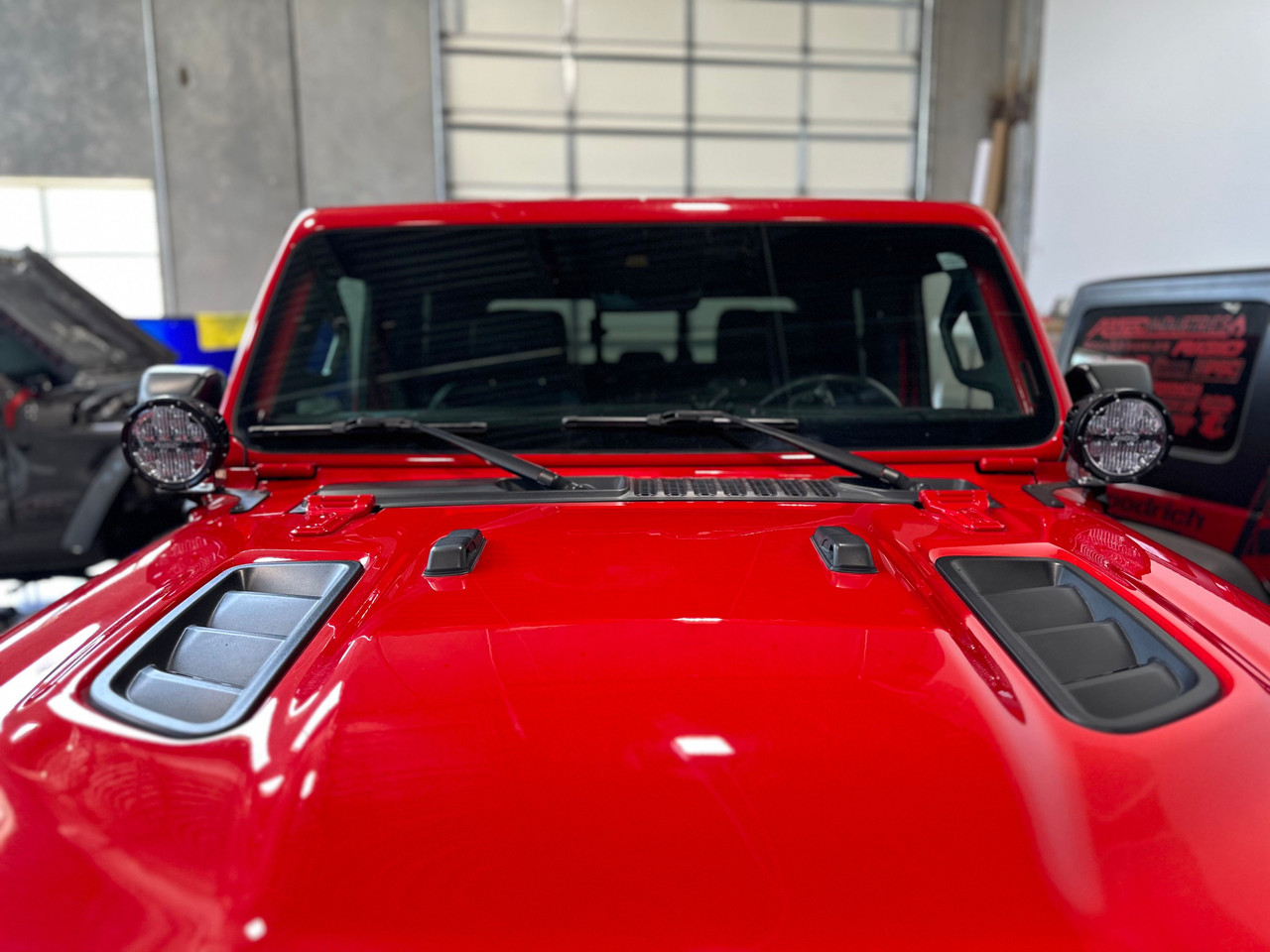 A-Pillar Single Light Surface Mounting Bracket | (18-25) Wrangler JL, (20-25) Gladiator JT, Excludes 392/Mojave | JL5606