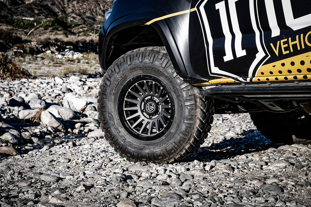 ICON Alloys Recon Pro, Charcoal, 17 x 8.5 / 6 x 5.5, 25mm Offset, 5.75" BS