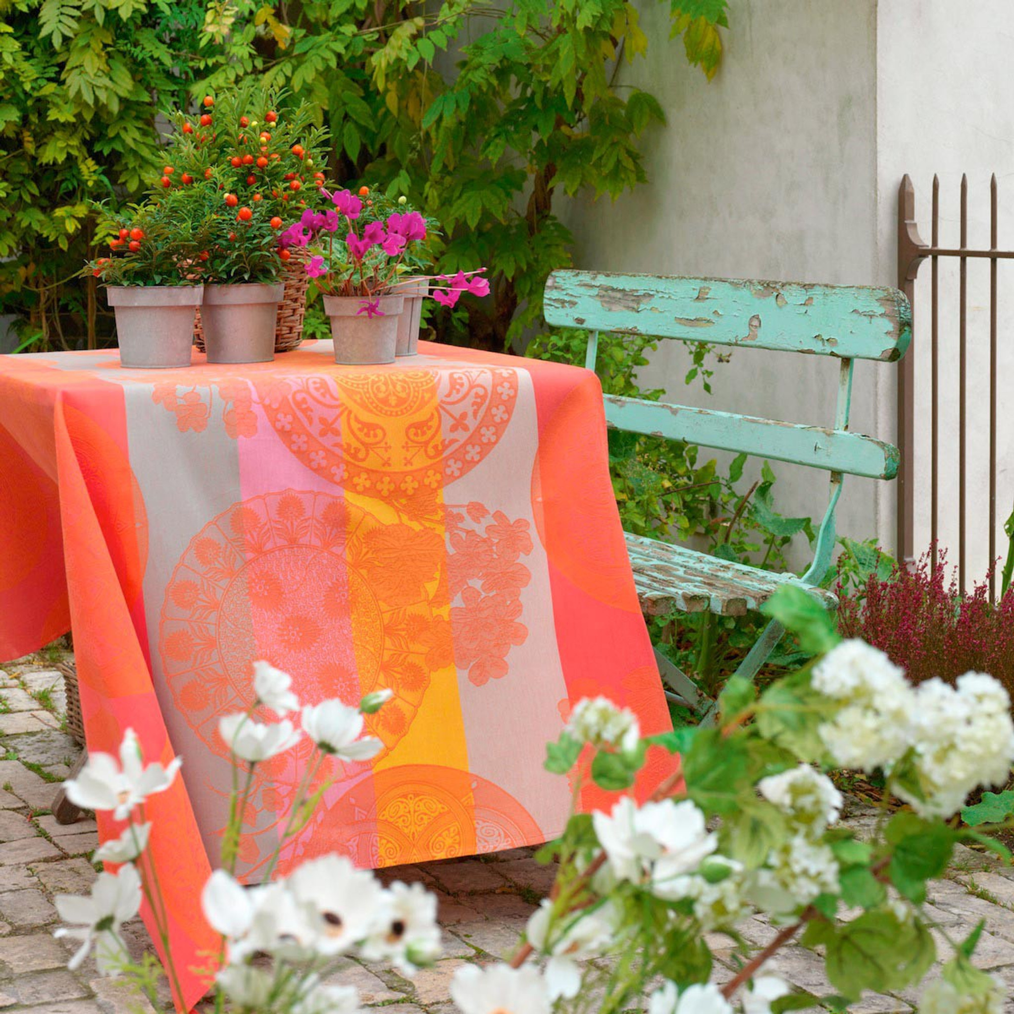 Le Jacquard Francais Fleurs Gourmandes Enduite Peach Coated tablecloth 69 x  126 Inch EAN: 3660269198602 - HomeBello