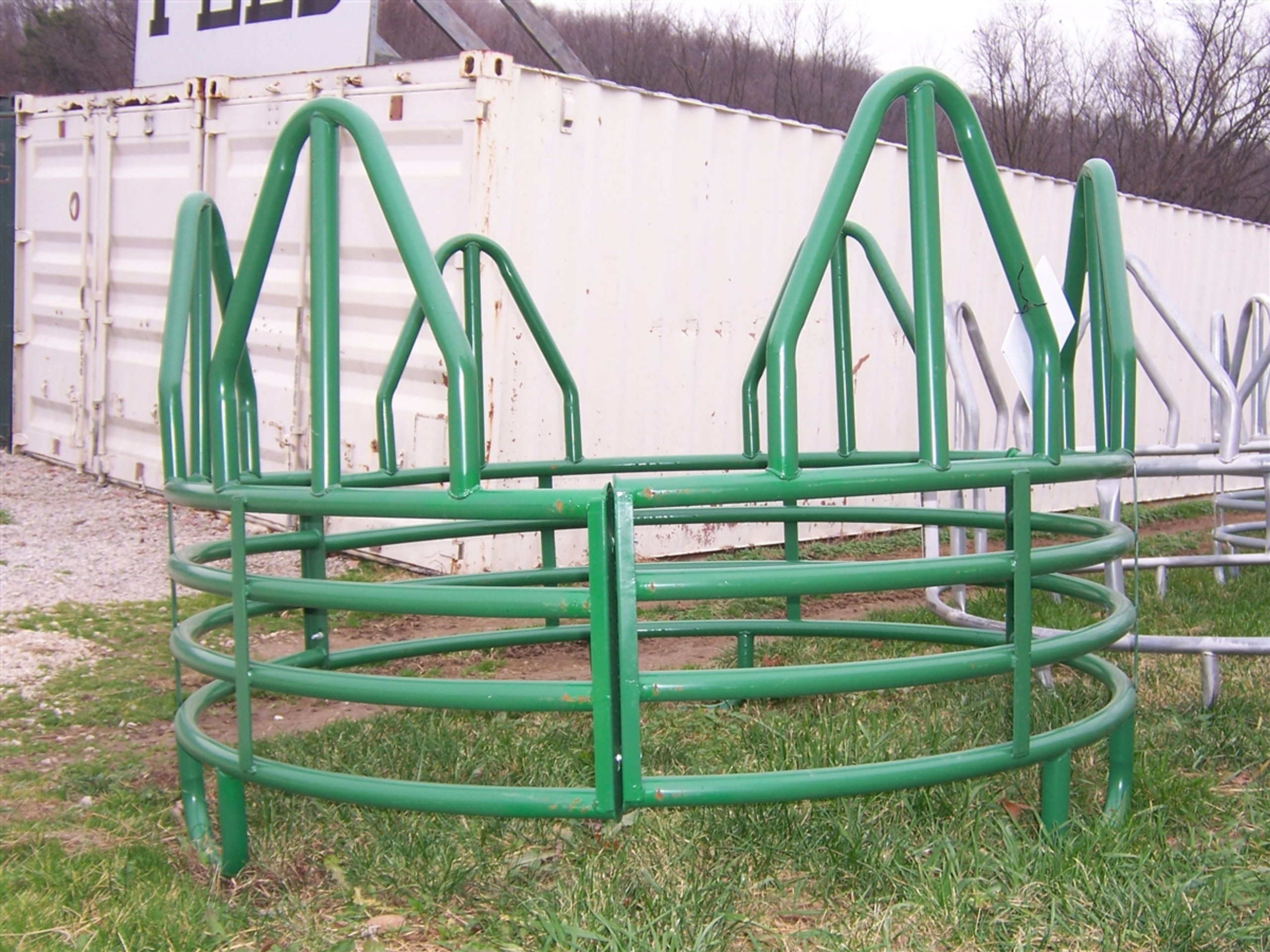 century round bale feeder