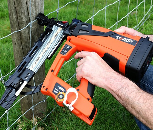 ST400i Cordless Fence Post Stapler