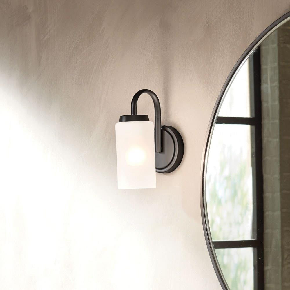 {"pim_id":"147_Bathroom_Kennewick_55085BK_Overall_Day_2B_1k","sku":"147_55085BK","media_type":"media"}