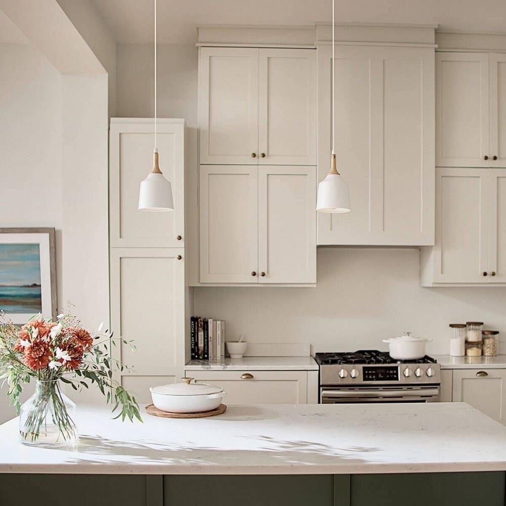 {"pim_id":"147_kitchen_danika_43682wh_overall_day_1b_1k","sku":"147_43682","media_type":"media"}
