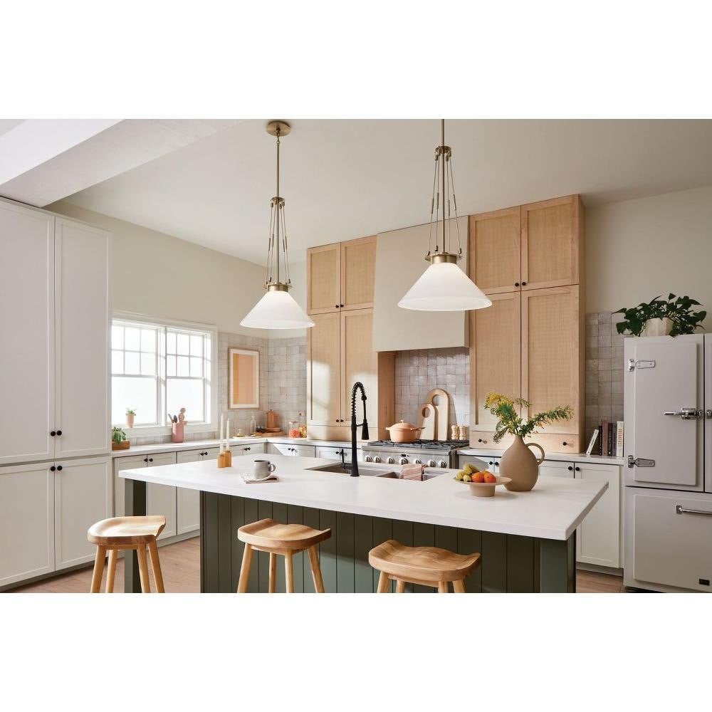 {"pim_id":"147_Kitchen_Albers_52581CPZ_Overall_Day_1A_1k","sku":"147_52581","media_type":"media"}